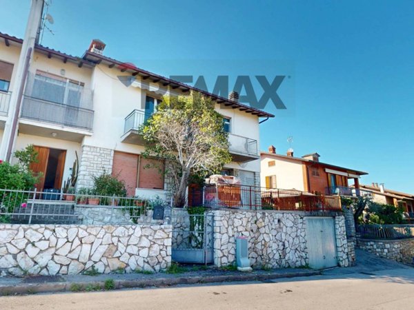 casa indipendente in vendita a Magione in zona Villa