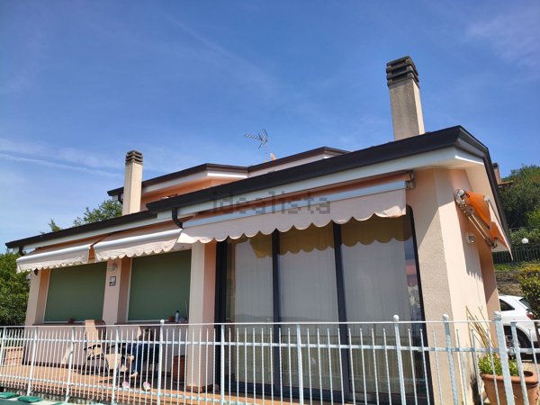 casa indipendente in vendita a Magione in zona Villa