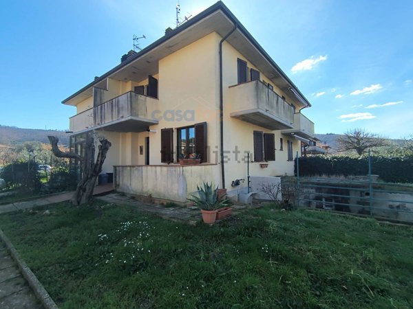 casa indipendente in vendita a Magione