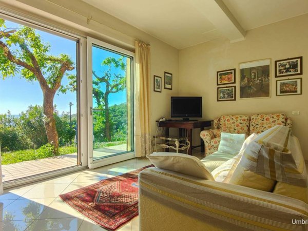 casa indipendente in vendita a Magione in zona Villa
