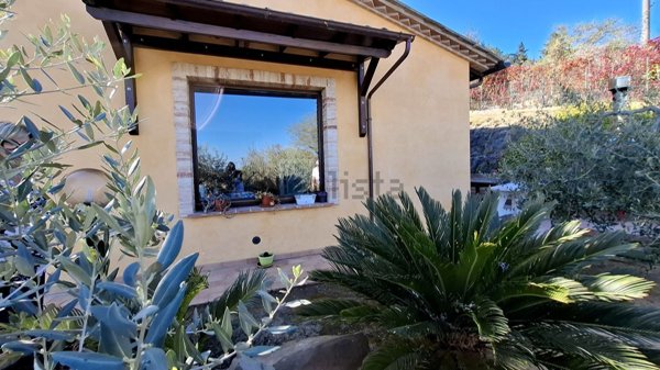 casa indipendente in vendita a Magione