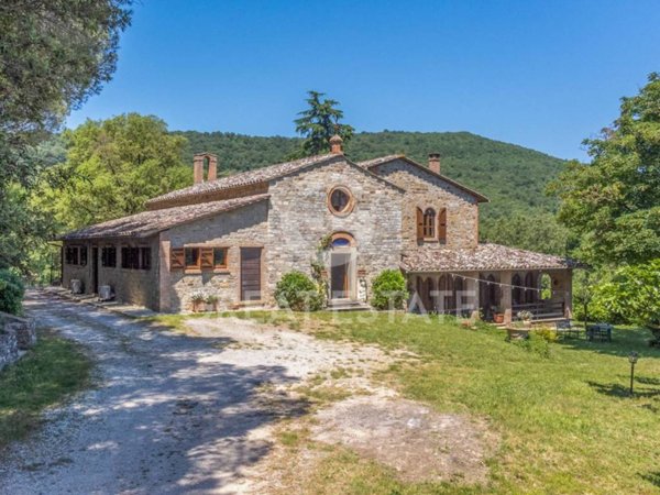 casa indipendente in vendita a Magione