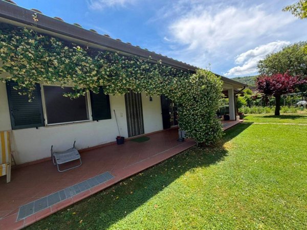 casa indipendente in vendita a Magione in zona Villa