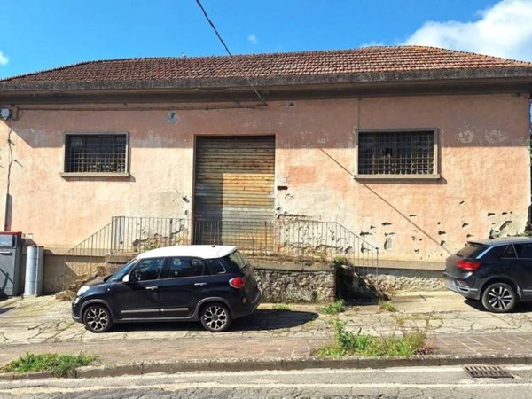 locale commerciale in vendita a Magione