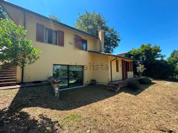casa indipendente in vendita a Magione in zona Villa