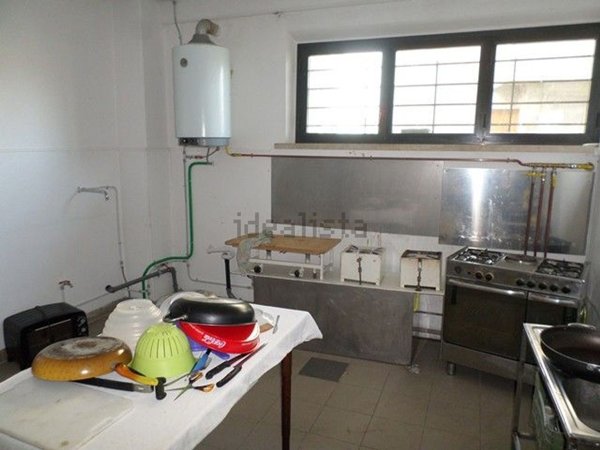 locale commerciale in vendita a Magione in zona Torricella