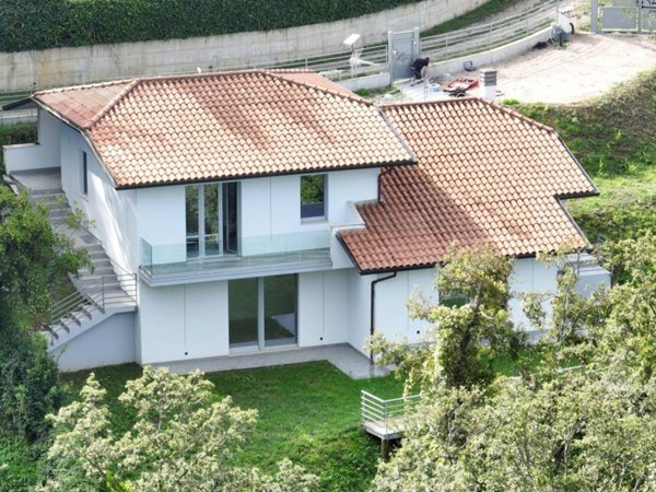 casa indipendente in vendita a Magione