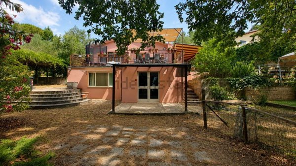 casa indipendente in vendita a Magione