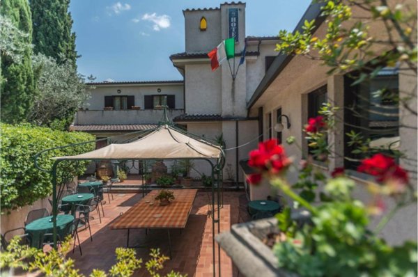 negozio in vendita a Magione in zona Soccorso