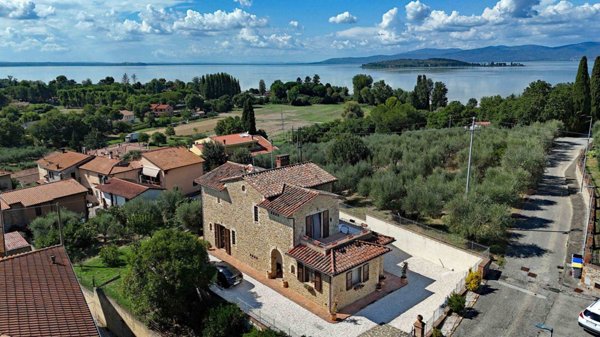 casa indipendente in vendita a Magione
