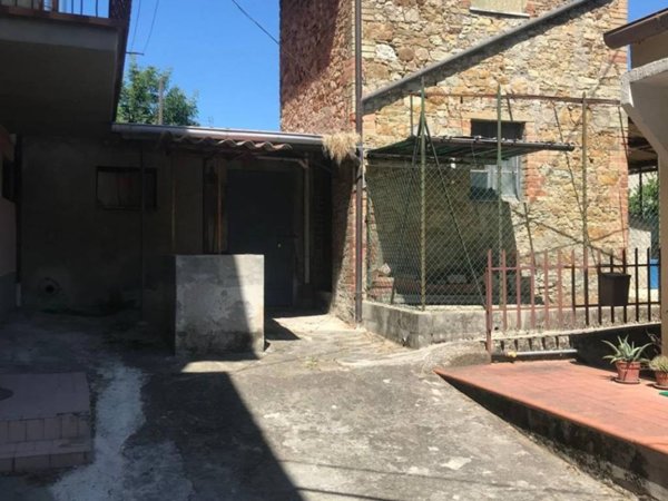 intera palazzina in vendita a Magione
