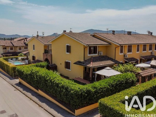 casa indipendente in vendita a Magione