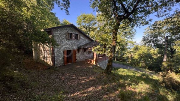 casa indipendente in vendita a Magione