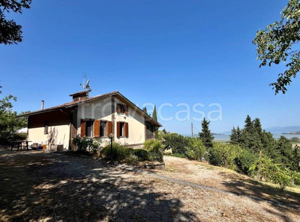 casa indipendente in vendita a Magione