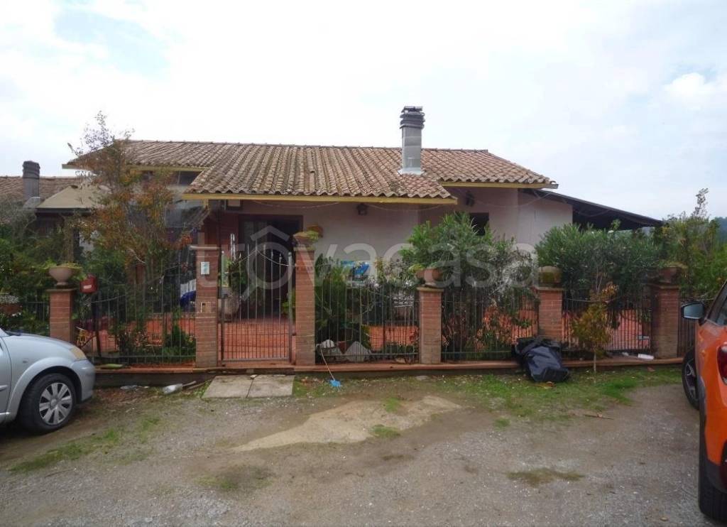 casa indipendente in vendita a Magione in zona Villa