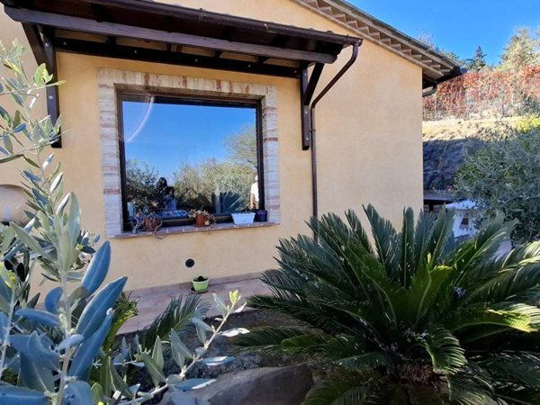 casa indipendente in vendita a Magione