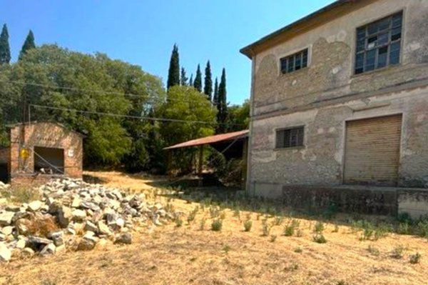 locale commerciale in vendita a Magione