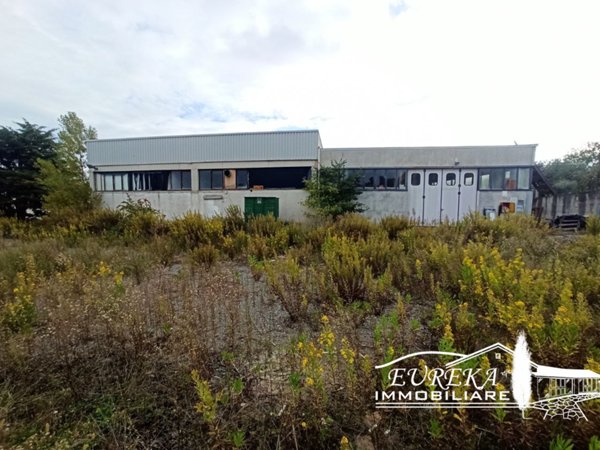 locale commerciale in vendita a Magione in zona Sant’Arcangelo