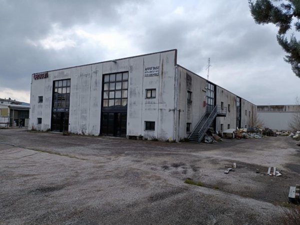 negozio in vendita a Magione in zona Soccorso