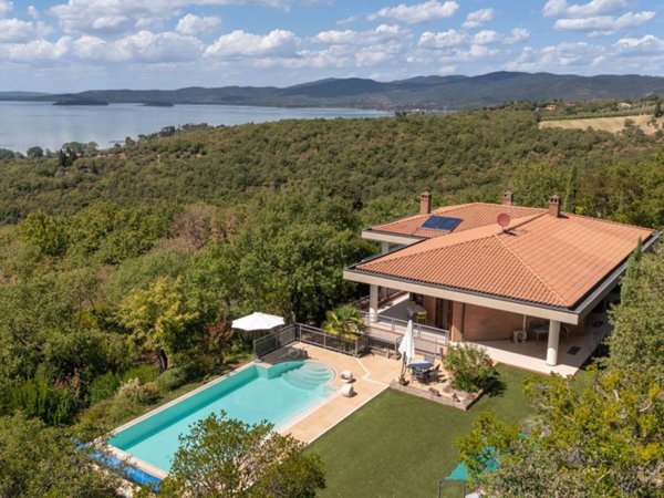 casa indipendente in vendita a Magione