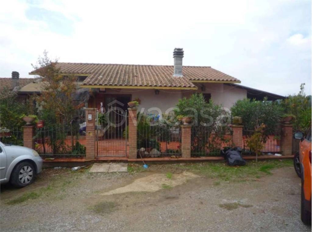 casa indipendente in vendita a Magione in zona Villa