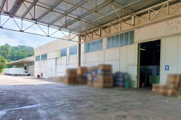 locale commerciale in vendita a Magione in zona Soccorso