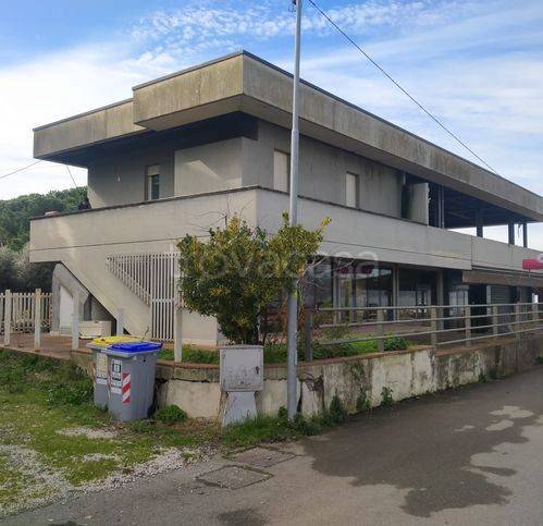 negozio in vendita a Magione in zona Torricella