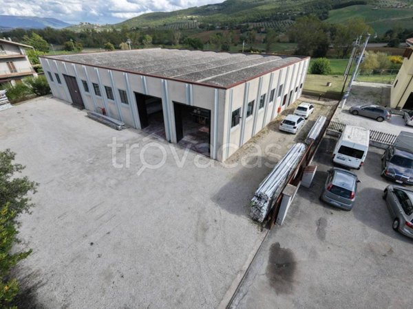 locale commerciale in vendita a Magione in zona Soccorso