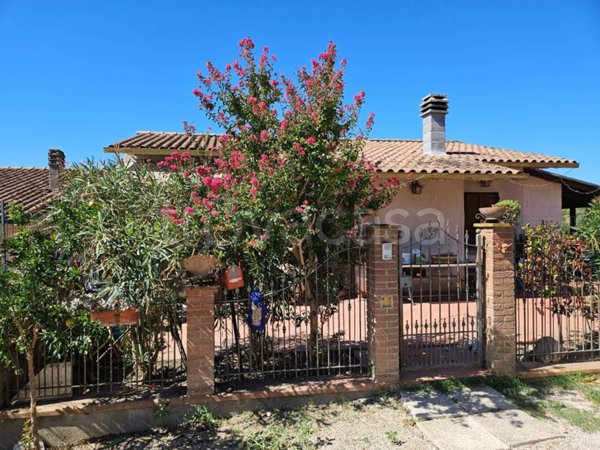 casa indipendente in vendita a Magione in zona Villa