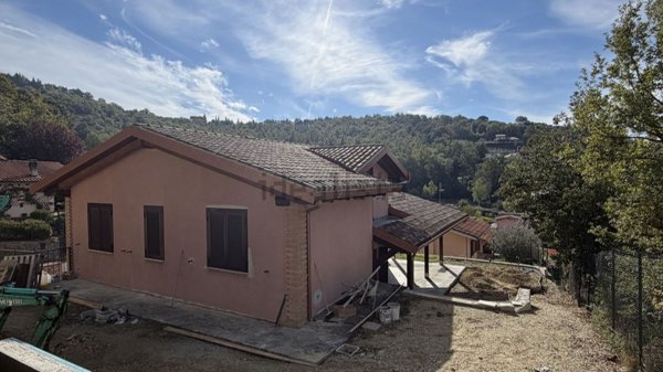 casa indipendente in vendita a Magione in zona Villa