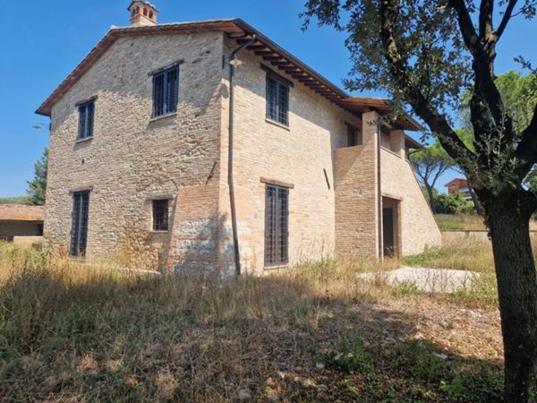 casa indipendente in vendita a Marsciano in zona San Valentino della Collina
