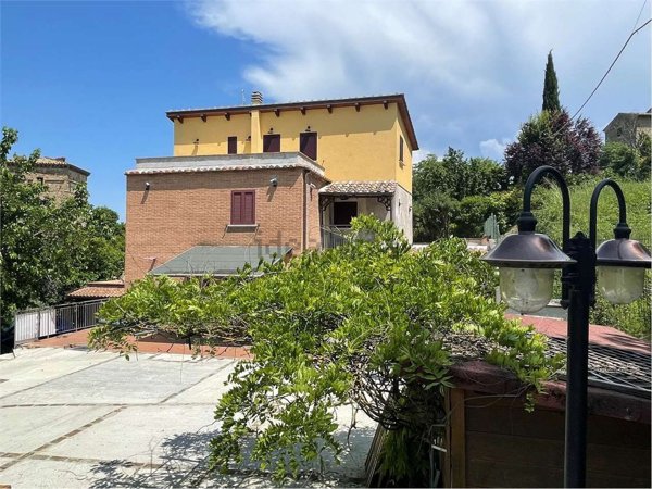 esavano in vendita a Marsciano in zona Pieve Caina
