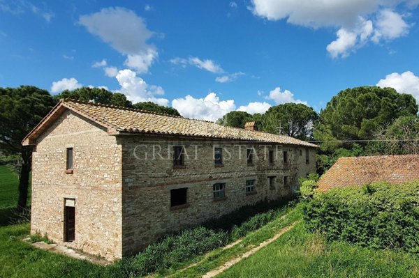 locale di sgombero in vendita a Marsciano