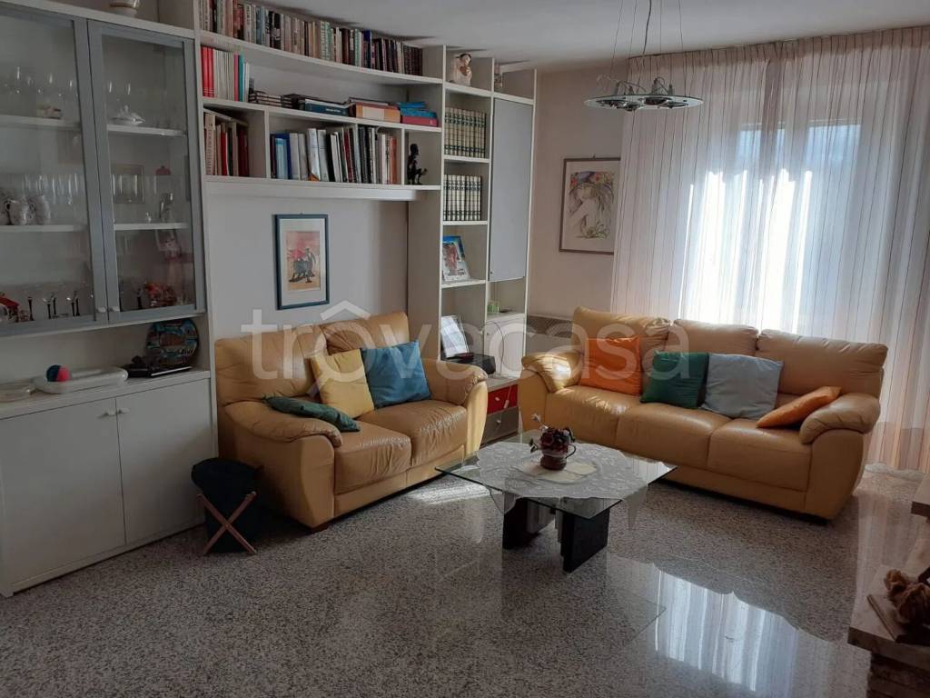 casa indipendente in vendita a Marsciano