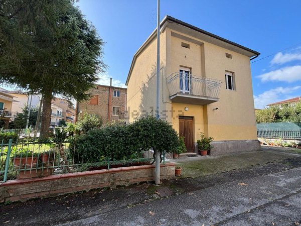 casa indipendente in vendita a Marsciano