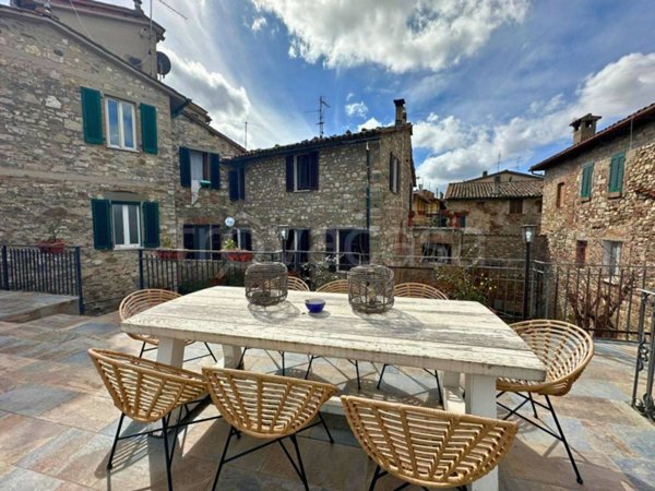 casa indipendente in vendita a Marsciano