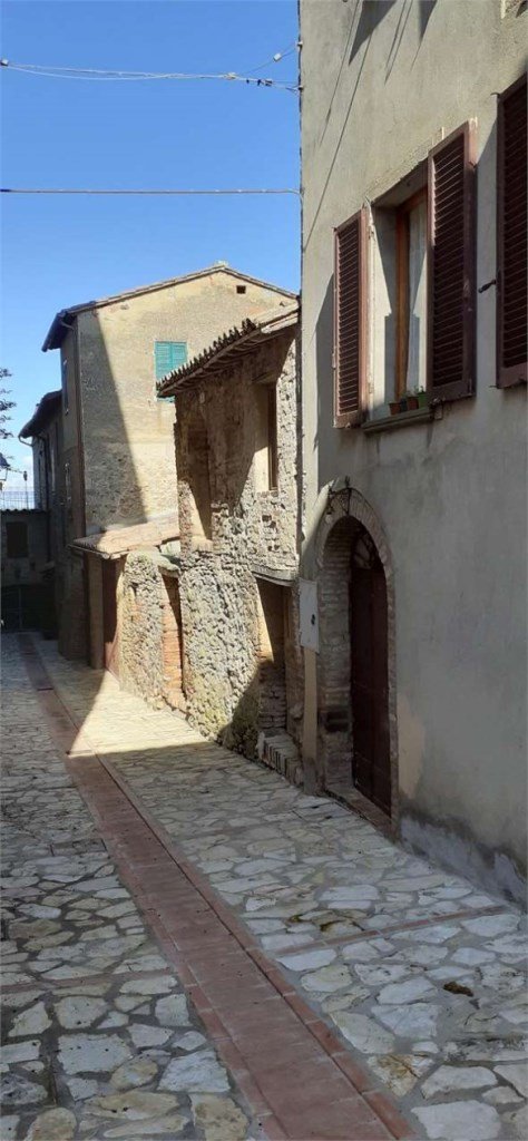 intera palazzina in vendita a Marsciano in zona Compignano