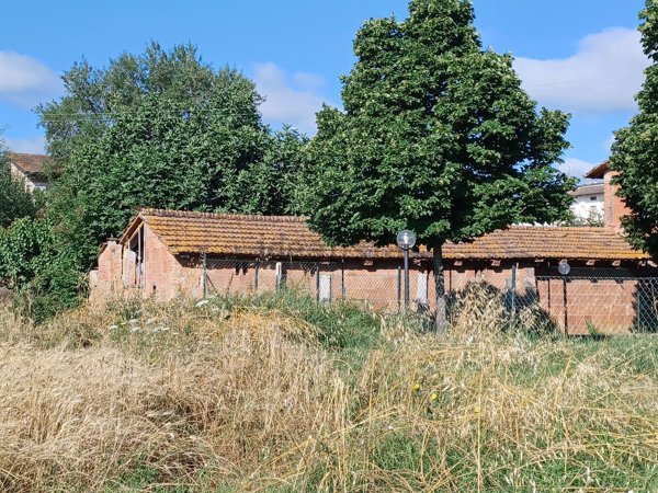 locale di sgombero in vendita a Marsciano