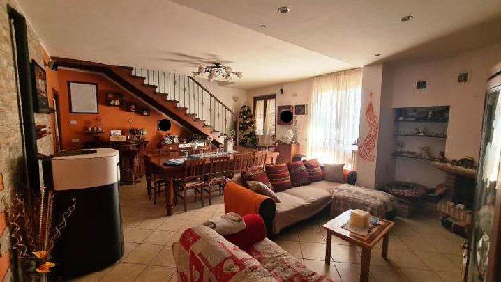 casa indipendente in vendita a Marsciano