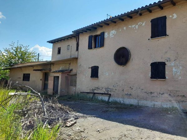 casa indipendente in vendita a Marsciano in zona San Valentino della Collina