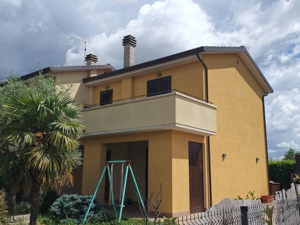 casa indipendente in vendita a Marsciano