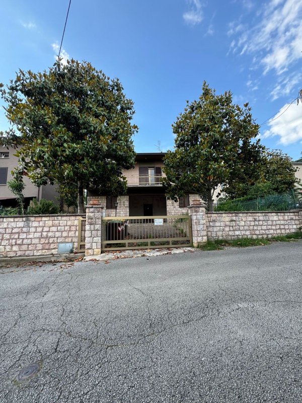 casa indipendente in vendita a Marsciano