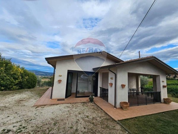 casa indipendente in vendita a Marsciano in zona San Valentino della Collina