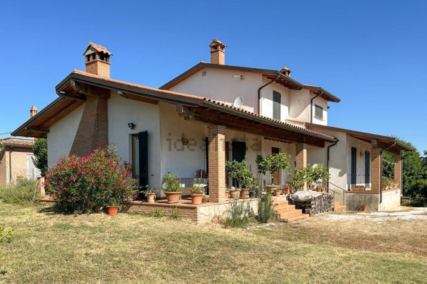 casa indipendente in vendita a Marsciano