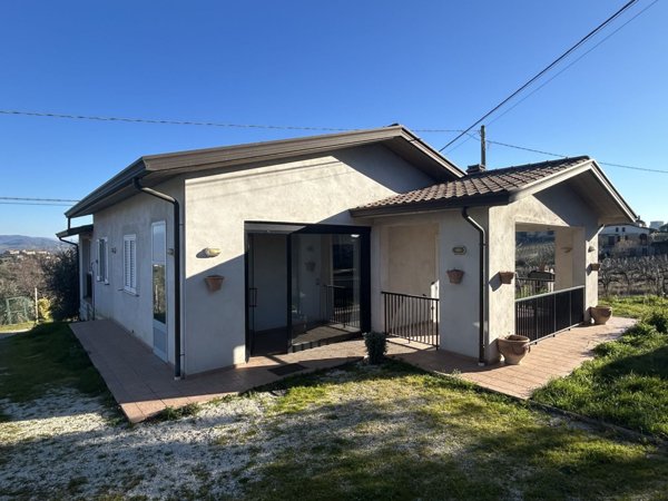 casa indipendente in vendita a Marsciano