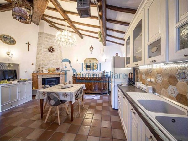 casa indipendente in vendita a Marsciano