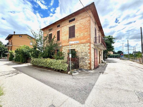 casa indipendente in vendita a Marsciano