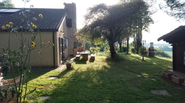 casa indipendente in vendita a Marsciano in zona Mercatello