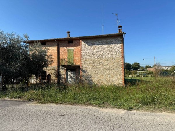 casa indipendente in vendita a Marsciano