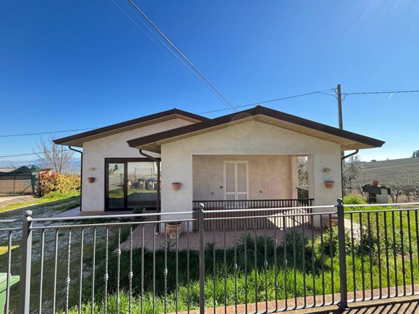 casa indipendente in vendita a Marsciano in zona San Valentino della Collina